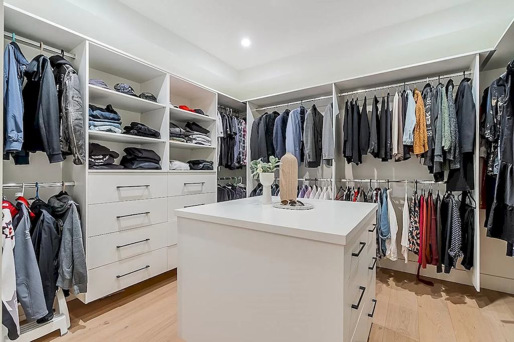 The House in West Vancouver is brilliantly designed ocean view residence was created by renowned designer Karla Dreyer, now available for sale. This home located at 4701 Piccadilly S, West Vancouver, BC V7W 1J8, Canada