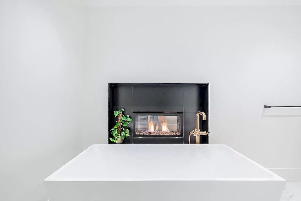 The House in West Vancouver is brilliantly designed ocean view residence was created by renowned designer Karla Dreyer, now available for sale. This home located at 4701 Piccadilly S, West Vancouver, BC V7W 1J8, Canada