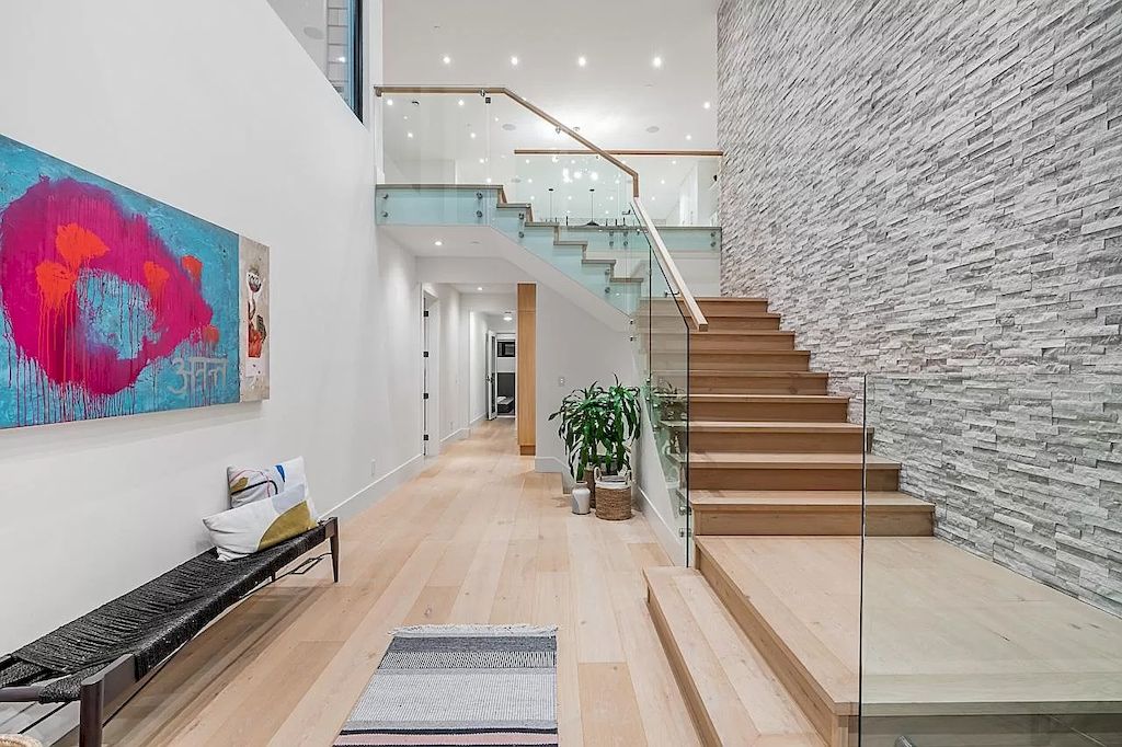 The House in West Vancouver is brilliantly designed ocean view residence was created by renowned designer Karla Dreyer, now available for sale. This home located at 4701 Piccadilly S, West Vancouver, BC V7W 1J8, Canada