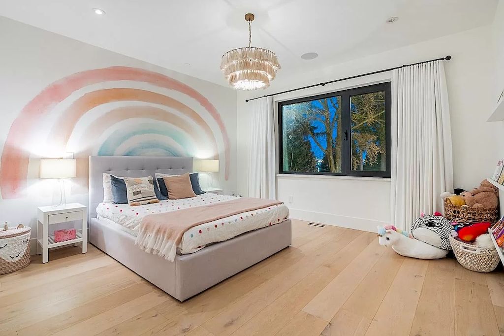 The House in West Vancouver is brilliantly designed ocean view residence was created by renowned designer Karla Dreyer, now available for sale. This home located at 4701 Piccadilly S, West Vancouver, BC V7W 1J8, Canada