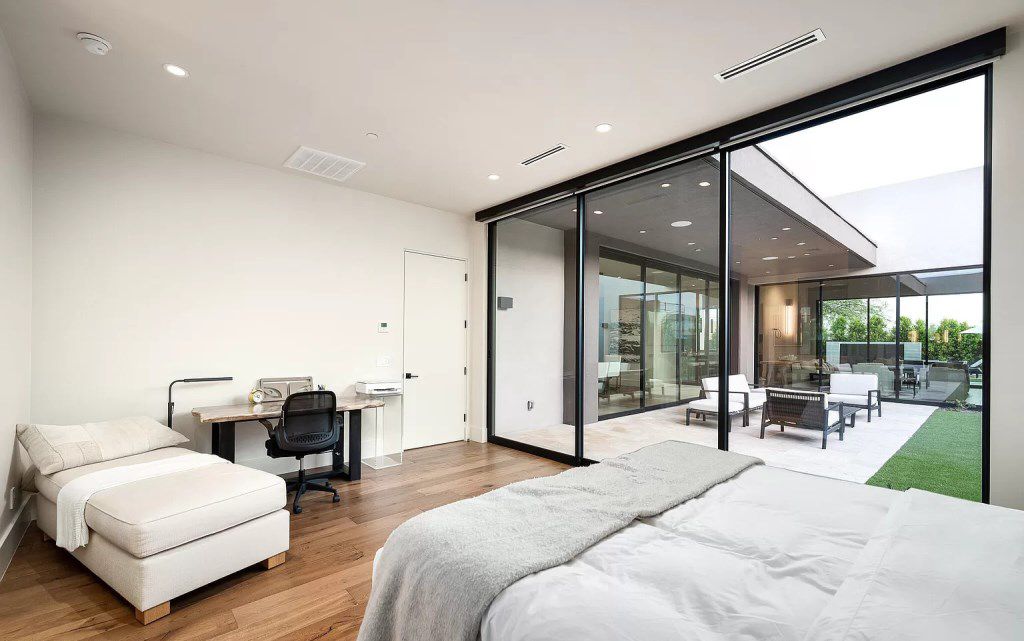 New Streamline Contemporary Home in Arizona hits Market for $4,995,000