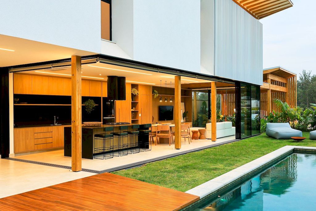 Anima House Unique Design with Wooden System by 24 7 Arquitetura 18