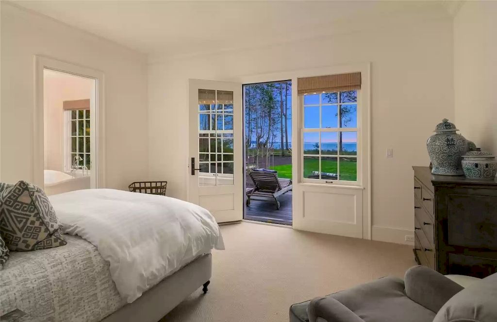 The Estate in Washington is a luxurious home featuring great rooms and top-of-the-line appliances now available for sale. This home located at 8143 Headlands Way, Clinton, Washington; offering 03 bedrooms and 04 bathrooms with 3,893 square feet of living spaces.