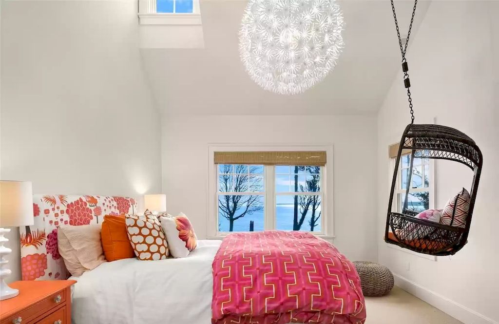 The Estate in Washington is a luxurious home featuring great rooms and top-of-the-line appliances now available for sale. This home located at 8143 Headlands Way, Clinton, Washington; offering 03 bedrooms and 04 bathrooms with 3,893 square feet of living spaces.