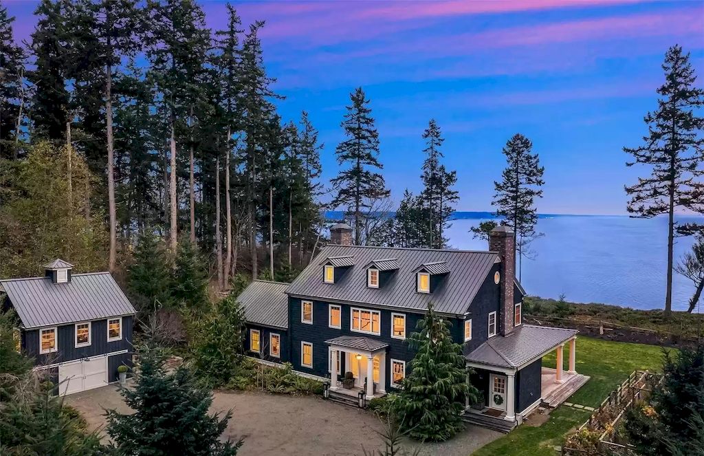 The Estate in Washington is a luxurious home featuring great rooms and top-of-the-line appliances now available for sale. This home located at 8143 Headlands Way, Clinton, Washington; offering 03 bedrooms and 04 bathrooms with 3,893 square feet of living spaces.