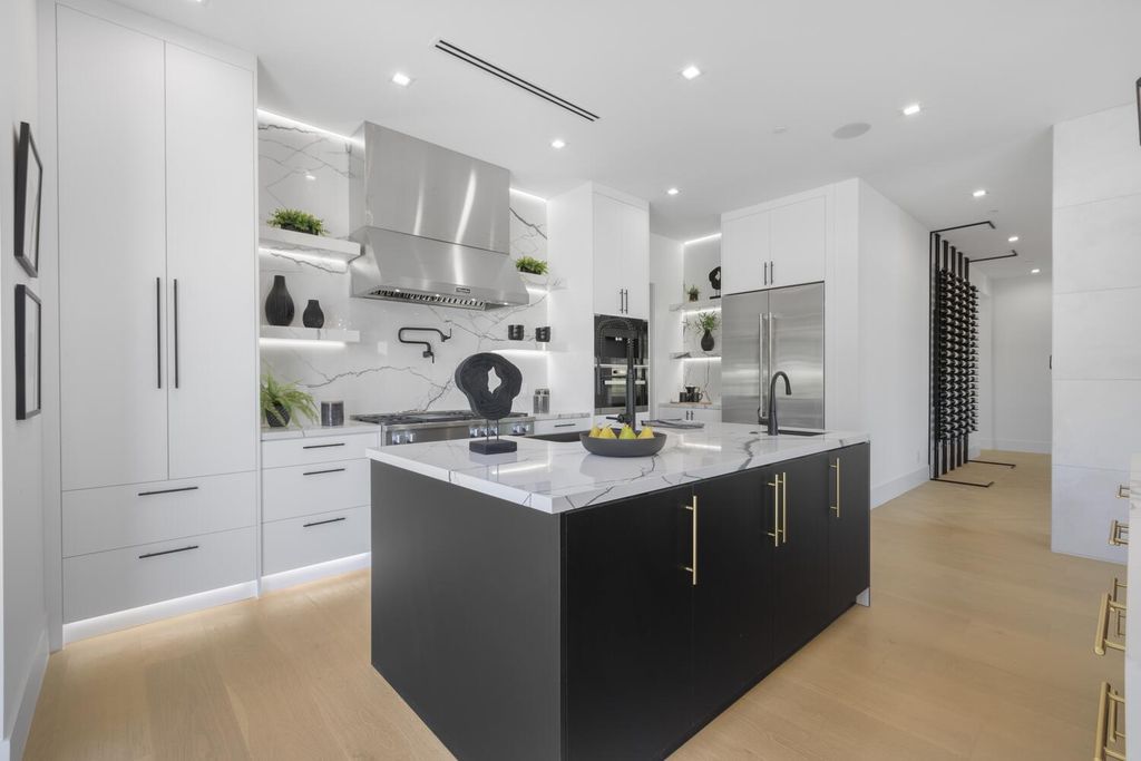 The Home in Encino is a brilliantly designed contemporary residence offers warm, indoor outdoor living with luxurious finishes now available for sale. This home located at 16706 Magnolia, Encino, California