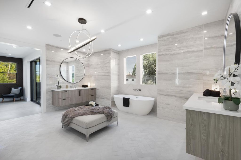The Home in Encino is a brilliantly designed contemporary residence offers warm, indoor outdoor living with luxurious finishes now available for sale. This home located at 16706 Magnolia, Encino, California