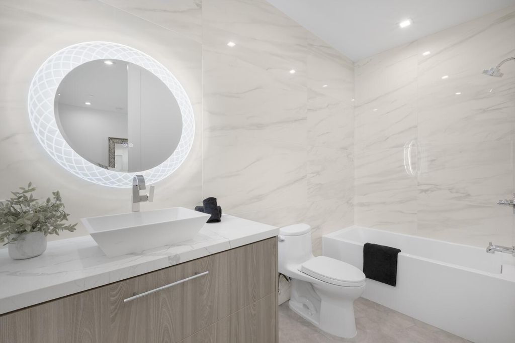 The Home in Encino is a brilliantly designed contemporary residence offers warm, indoor outdoor living with luxurious finishes now available for sale. This home located at 16706 Magnolia, Encino, California
