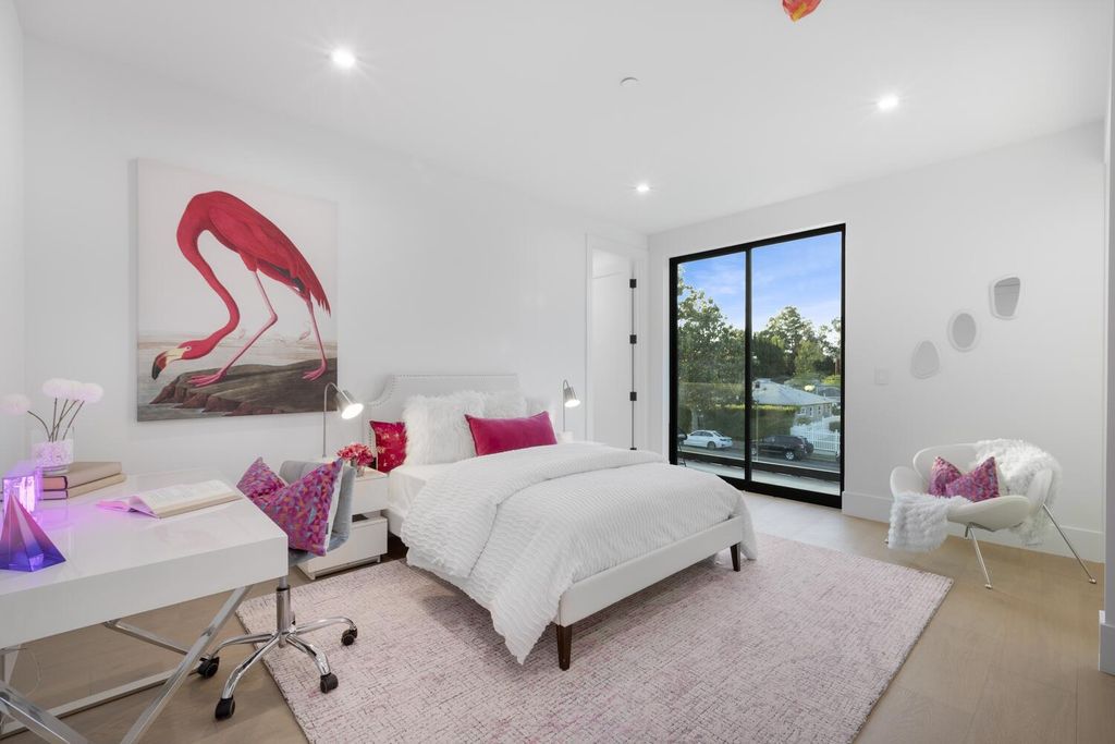 The Home in Encino is a brilliantly designed contemporary residence offers warm, indoor outdoor living with luxurious finishes now available for sale. This home located at 16706 Magnolia, Encino, California