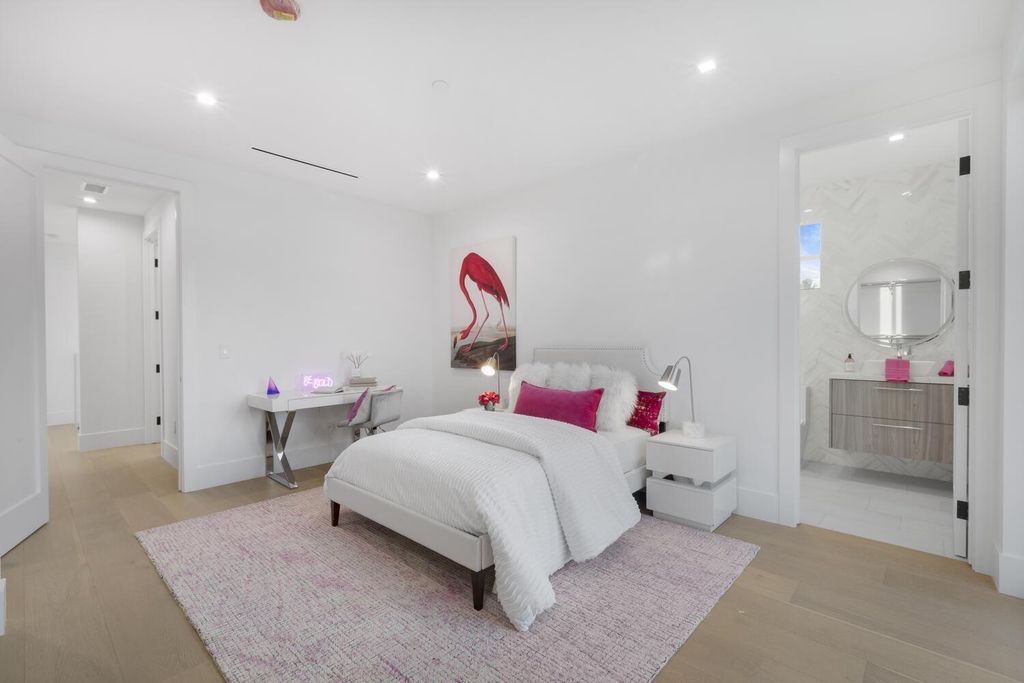 The Home in Encino is a brilliantly designed contemporary residence offers warm, indoor outdoor living with luxurious finishes now available for sale. This home located at 16706 Magnolia, Encino, California