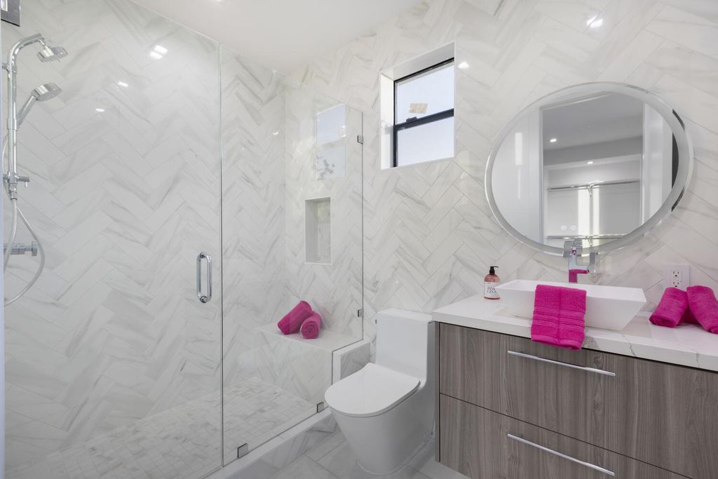 The Home in Encino is a brilliantly designed contemporary residence offers warm, indoor outdoor living with luxurious finishes now available for sale. This home located at 16706 Magnolia, Encino, California