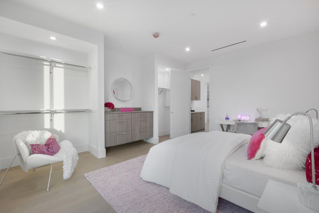 The Home in Encino is a brilliantly designed contemporary residence offers warm, indoor outdoor living with luxurious finishes now available for sale. This home located at 16706 Magnolia, Encino, California