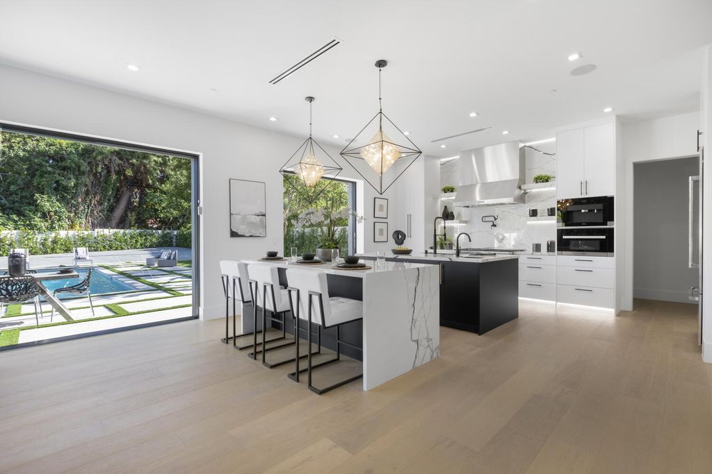 The Home in Encino is a brilliantly designed contemporary residence offers warm, indoor outdoor living with luxurious finishes now available for sale. This home located at 16706 Magnolia, Encino, California