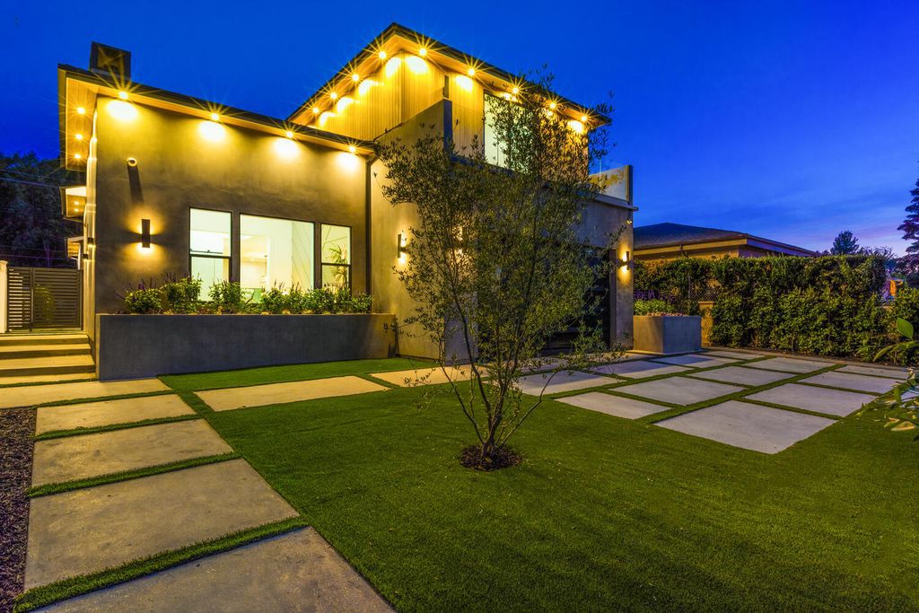 The Home in Encino is a brilliantly designed contemporary residence offers warm, indoor outdoor living with luxurious finishes now available for sale. This home located at 16706 Magnolia, Encino, California