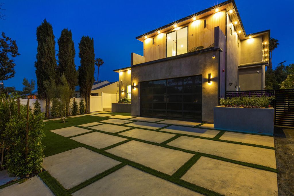 The Home in Encino is a brilliantly designed contemporary residence offers warm, indoor outdoor living with luxurious finishes now available for sale. This home located at 16706 Magnolia, Encino, California