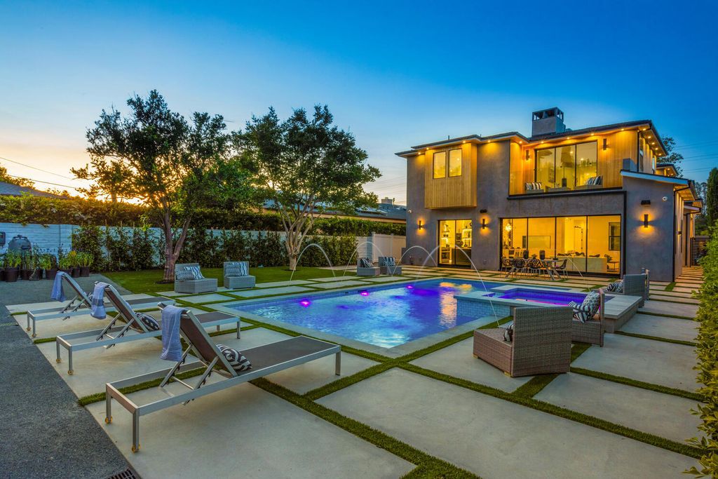 The Home in Encino is a brilliantly designed contemporary residence offers warm, indoor outdoor living with luxurious finishes now available for sale. This home located at 16706 Magnolia, Encino, California