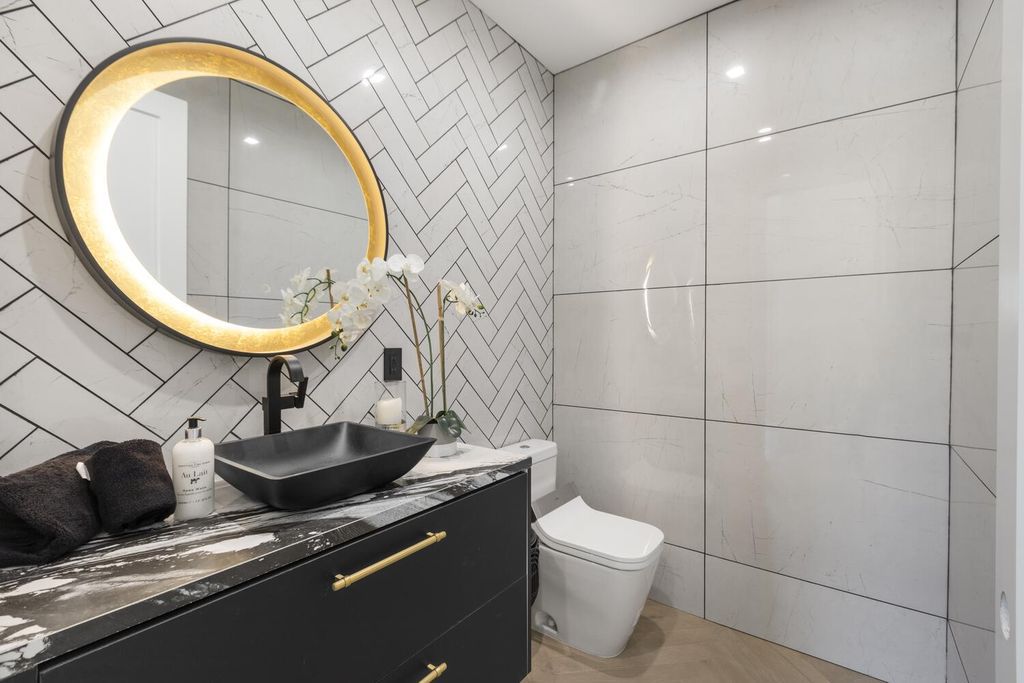 The Home in Encino is a brilliantly designed contemporary residence offers warm, indoor outdoor living with luxurious finishes now available for sale. This home located at 16706 Magnolia, Encino, California