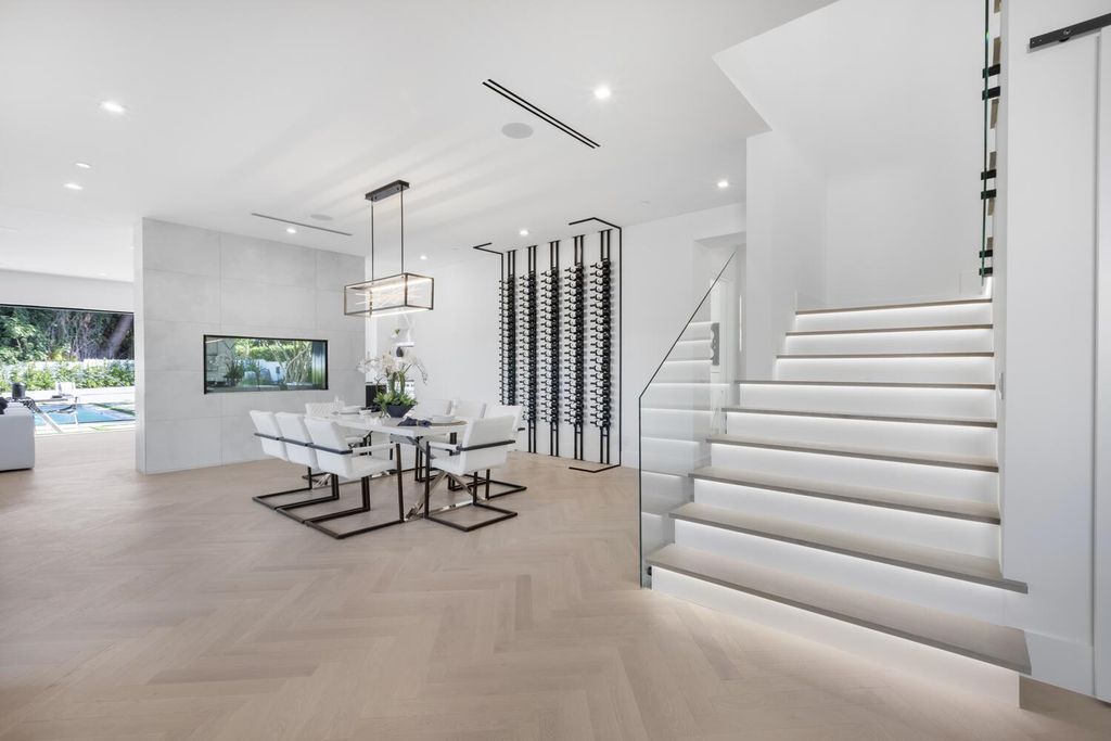 The Home in Encino is a brilliantly designed contemporary residence offers warm, indoor outdoor living with luxurious finishes now available for sale. This home located at 16706 Magnolia, Encino, California