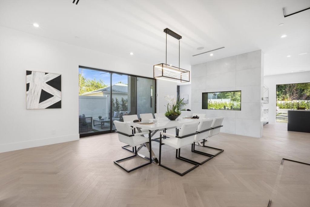 The Home in Encino is a brilliantly designed contemporary residence offers warm, indoor outdoor living with luxurious finishes now available for sale. This home located at 16706 Magnolia, Encino, California