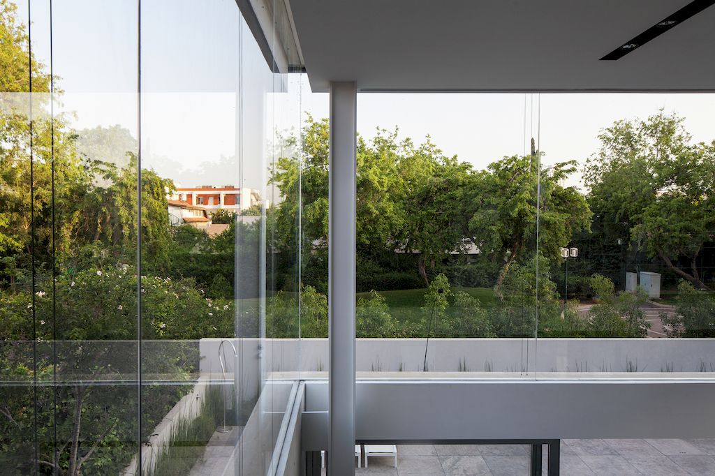 Concrete Cut house, a Home of Concrete and Glass by Pitsou Kedem