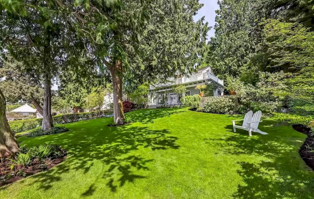 The Estate in Washington is a luxurious home offering plenty of opportunities to garden or simply enjoy the peaceful sounds of nature and water now available for sale. This home located at 6041 Beach Dr SW, Seattle, Washington; offering 04 bedrooms and 04 bathrooms with 4,850 square feet of living spaces. 
