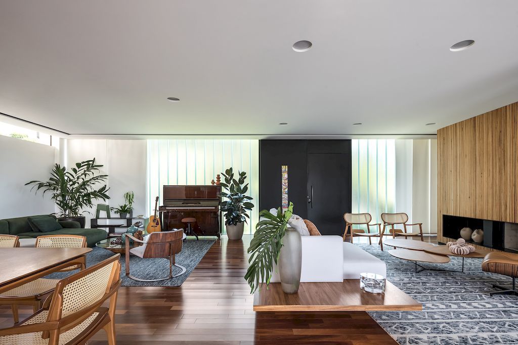 EL House in Brazil by Estudio Centro Arquitetura e Urbanismo 4