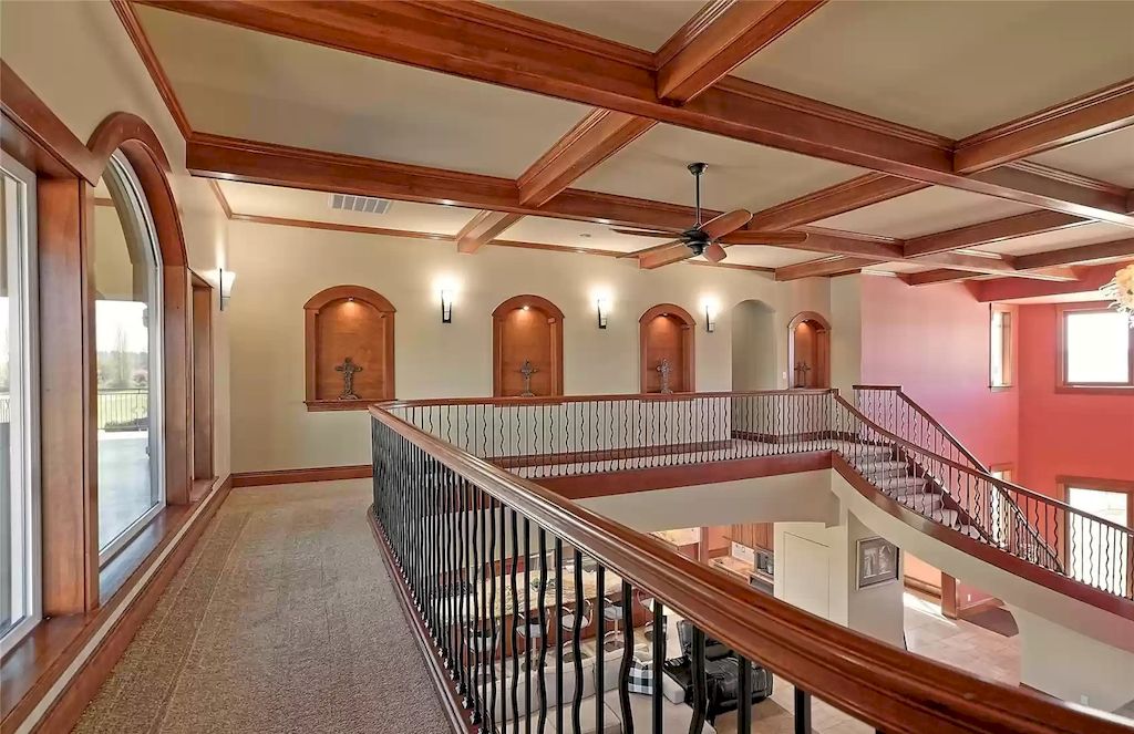 The Estate in Washington is a luxurious home providing incredible space for entertaining now available for sale. This home located at 10523 Airport Way, Snohomish, Washington; offering 05 bedrooms and 04 bathrooms with 5,830 square feet of living spaces.