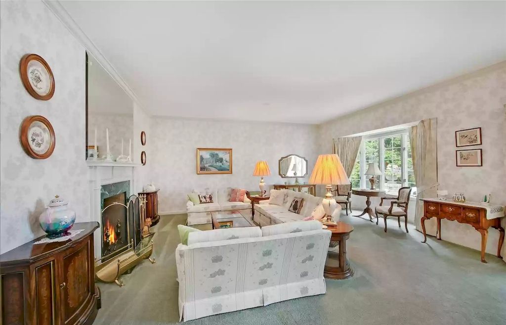 The Estate in Washington is a luxurious home located amongst mature gardens and majestic evergreens now available for sale. This home located at 17802 Talbot Rd, Edmonds, Washington; offering 04 bedrooms and 05 bathrooms with 8,200 square feet of living spaces.