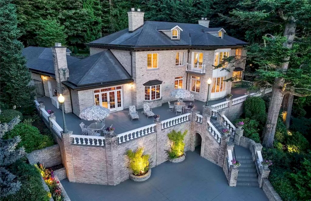 The Estate in Washington is a luxurious home located amongst mature gardens and majestic evergreens now available for sale. This home located at 17802 Talbot Rd, Edmonds, Washington; offering 04 bedrooms and 05 bathrooms with 8,200 square feet of living spaces.