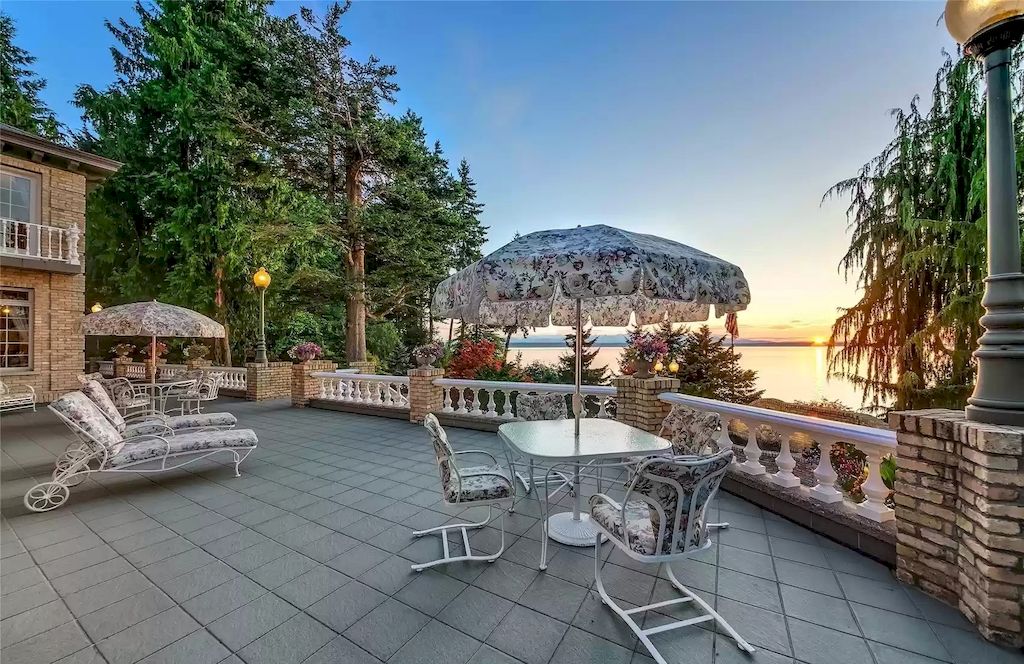 The Estate in Washington is a luxurious home located amongst mature gardens and majestic evergreens now available for sale. This home located at 17802 Talbot Rd, Edmonds, Washington; offering 04 bedrooms and 05 bathrooms with 8,200 square feet of living spaces.