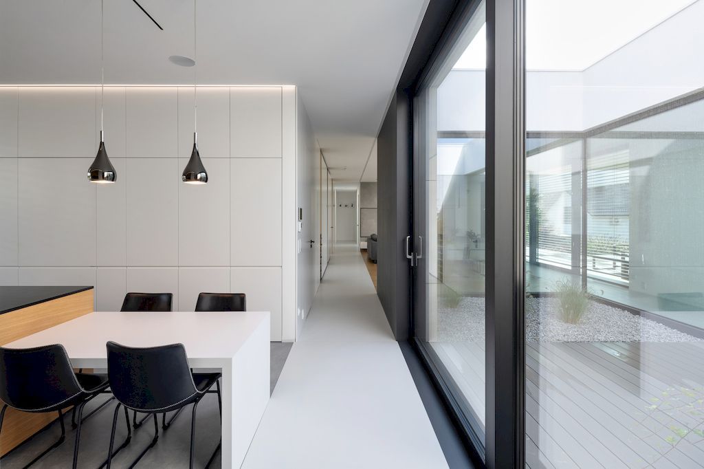 House on One Level with Impressive Exterior by RS Robert Skitek 52