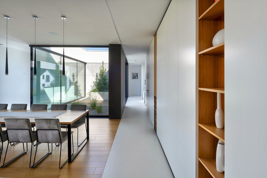 House on One Level with Impressive Exterior by RS Robert Skitek 59