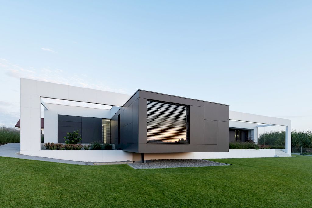 House on One Level with Impressive Exterior by RS Robert Skitek 63