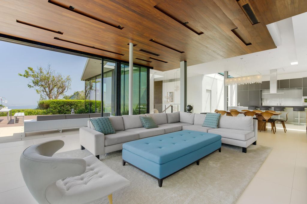 The Home in Pacific Palisades is a masterpiece crafted by renowned architect Stephen Kanner takes full advantage of the breathtaking panoramas now available for sale. This home located at 266 Quadro Vecchio Dr, Pacific Palisades, California