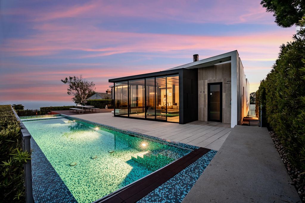 The Home in Pacific Palisades is a masterpiece crafted by renowned architect Stephen Kanner takes full advantage of the breathtaking panoramas now available for sale. This home located at 266 Quadro Vecchio Dr, Pacific Palisades, California