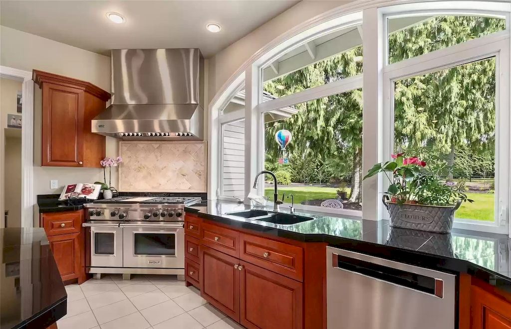 The Estate in Washington is a luxurious home located in a coveted luxury gated community now available for sale. This home located at 7120 259th Place NE, Redmond, Washington; offering 04 bedrooms and 03 bathrooms with 4,640 square feet of living spaces.