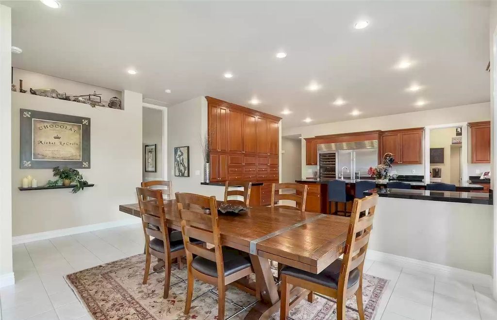 The Estate in Washington is a luxurious home located in a coveted luxury gated community now available for sale. This home located at 7120 259th Place NE, Redmond, Washington; offering 04 bedrooms and 03 bathrooms with 4,640 square feet of living spaces.