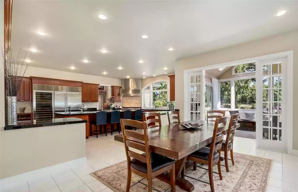 The Estate in Washington is a luxurious home located in a coveted luxury gated community now available for sale. This home located at 7120 259th Place NE, Redmond, Washington; offering 04 bedrooms and 03 bathrooms with 4,640 square feet of living spaces.