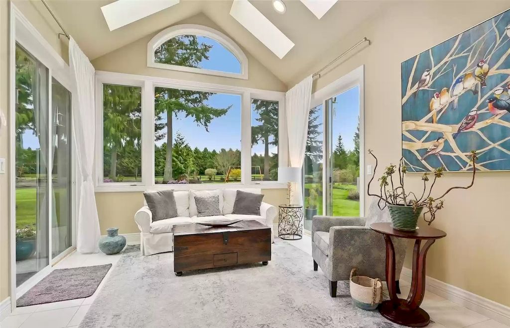 The Estate in Washington is a luxurious home located in a coveted luxury gated community now available for sale. This home located at 7120 259th Place NE, Redmond, Washington; offering 04 bedrooms and 03 bathrooms with 4,640 square feet of living spaces.