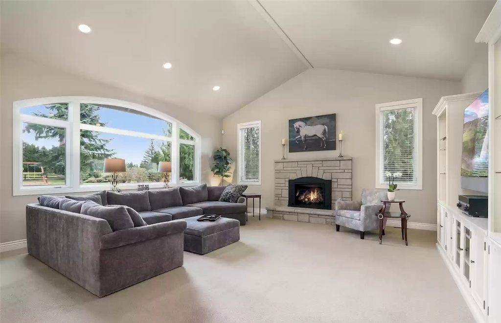 The Estate in Washington is a luxurious home located in a coveted luxury gated community now available for sale. This home located at 7120 259th Place NE, Redmond, Washington; offering 04 bedrooms and 03 bathrooms with 4,640 square feet of living spaces.