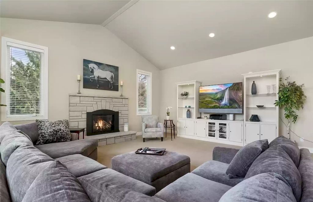 The Estate in Washington is a luxurious home located in a coveted luxury gated community now available for sale. This home located at 7120 259th Place NE, Redmond, Washington; offering 04 bedrooms and 03 bathrooms with 4,640 square feet of living spaces.