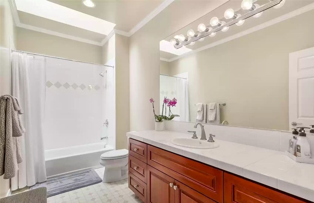 The Estate in Washington is a luxurious home located in a coveted luxury gated community now available for sale. This home located at 7120 259th Place NE, Redmond, Washington; offering 04 bedrooms and 03 bathrooms with 4,640 square feet of living spaces.