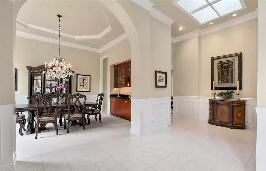 The Estate in Washington is a luxurious home located in a coveted luxury gated community now available for sale. This home located at 7120 259th Place NE, Redmond, Washington; offering 04 bedrooms and 03 bathrooms with 4,640 square feet of living spaces.