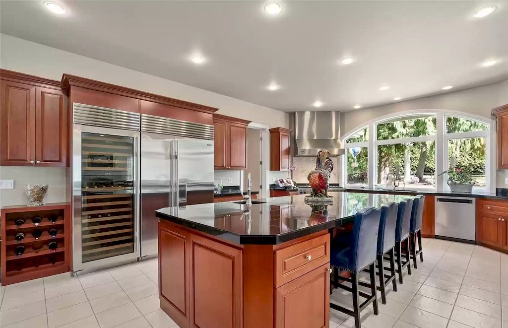 The Estate in Washington is a luxurious home located in a coveted luxury gated community now available for sale. This home located at 7120 259th Place NE, Redmond, Washington; offering 04 bedrooms and 03 bathrooms with 4,640 square feet of living spaces.