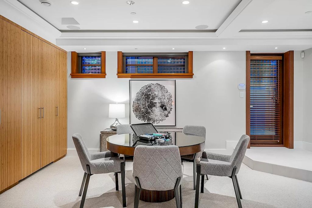 The Residence in West Vancouver is a rare example of high performance construction with an impeccable choice of quality materials, now available for sale. This home located at 4367 Erwin Dr, West Vancouver, BC V7V 1H7, Canada