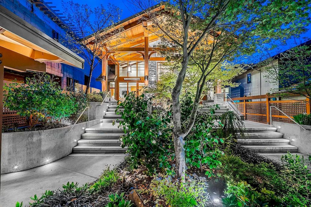 The Residence in West Vancouver is a rare example of high performance construction with an impeccable choice of quality materials, now available for sale. This home located at 4367 Erwin Dr, West Vancouver, BC V7V 1H7, Canada
