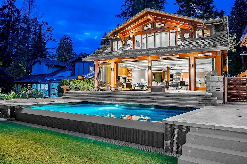 The Residence in West Vancouver is a rare example of high performance construction with an impeccable choice of quality materials, now available for sale. This home located at 4367 Erwin Dr, West Vancouver, BC V7V 1H7, Canada