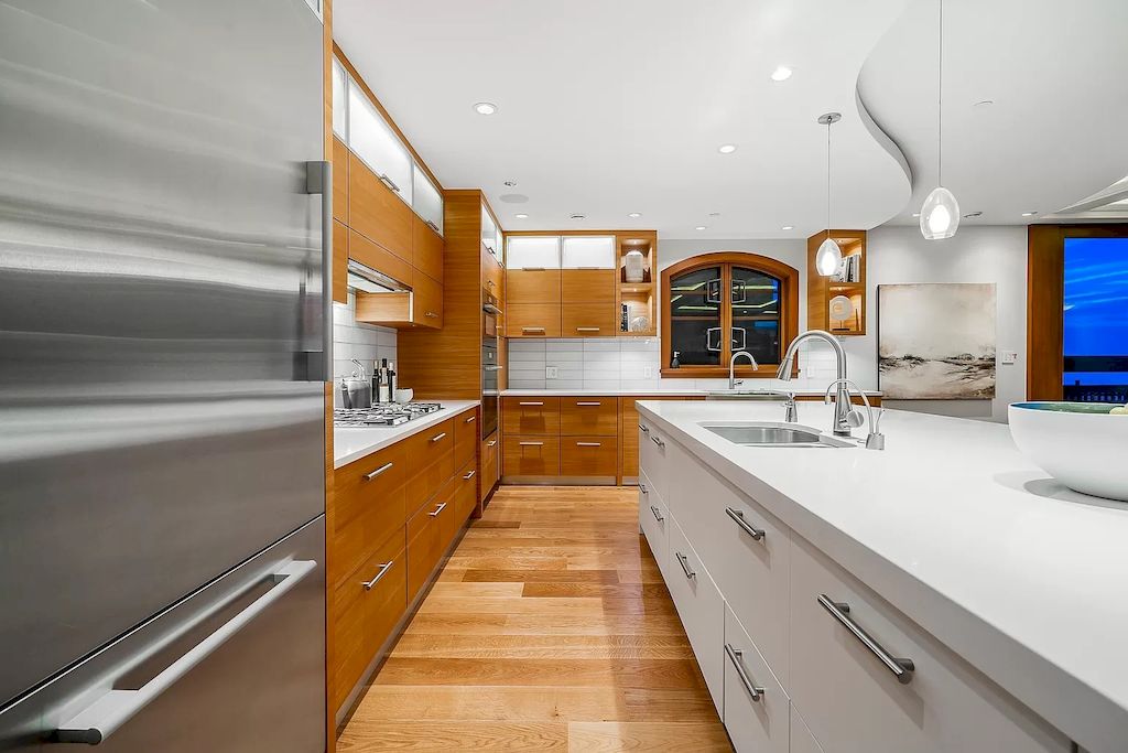 The Residence in West Vancouver is a rare example of high performance construction with an impeccable choice of quality materials, now available for sale. This home located at 4367 Erwin Dr, West Vancouver, BC V7V 1H7, Canada