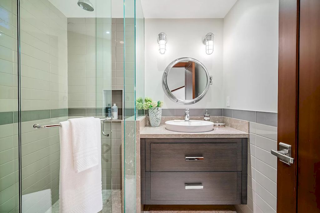 The Residence in West Vancouver is a rare example of high performance construction with an impeccable choice of quality materials, now available for sale. This home located at 4367 Erwin Dr, West Vancouver, BC V7V 1H7, Canada