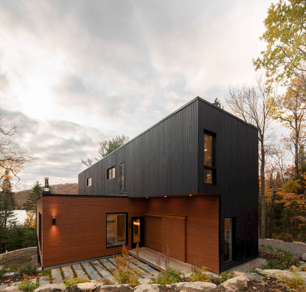 Prefabricated Country Home in Canada by Figurr Architects Colective 11